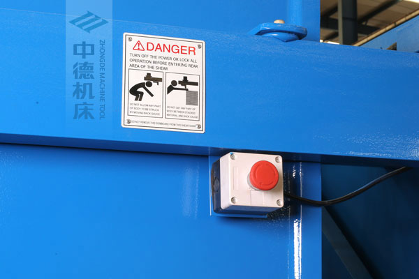ZDSK-1232剪板机后部告急遏制按钮，最大水平保证工人宁静.jpg