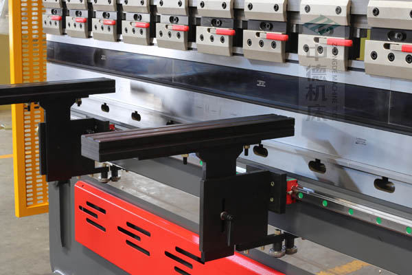 ZDPE10025接纳线轨双托料,可程度挪动,能坚持超高平行度,托料撑杆为ABS硬质塑料,利用时不会划伤不锈钢板材外表.jpg ZDPE10025接纳线轨双托料,可程度挪动,能坚持超高平行度,托料撑杆为ABS硬质塑料,利用时不会划伤不锈钢板材外表.jpg